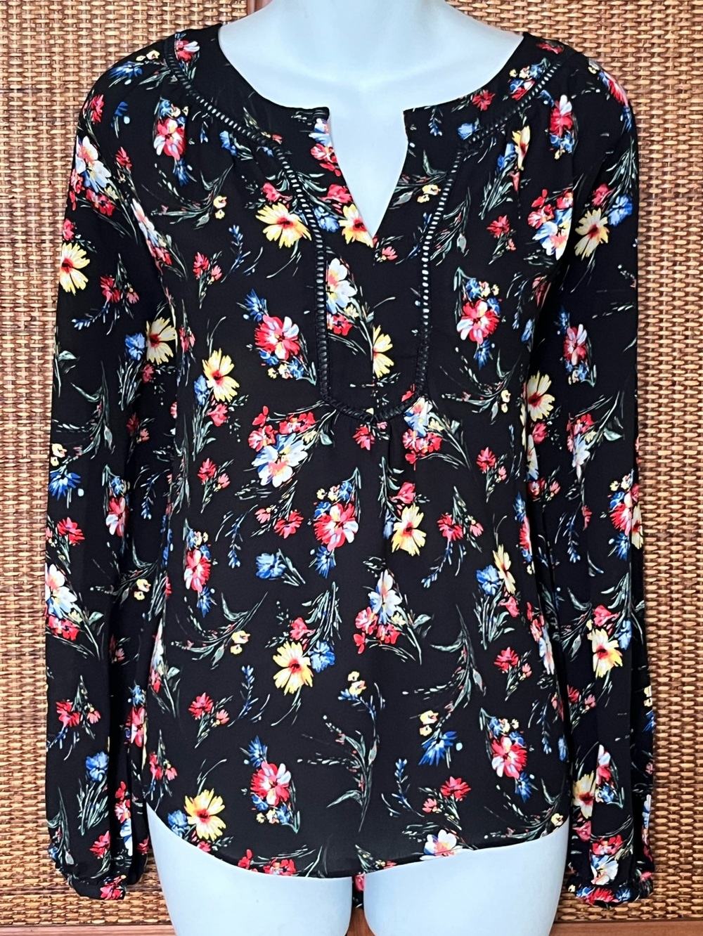 White House Black Market Floral Black Long Sleeve Peasant Top 10 
Casual career